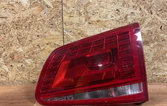 Volkswagen Touareg II Tailgate rear/tail lights 7P6945308 90011073