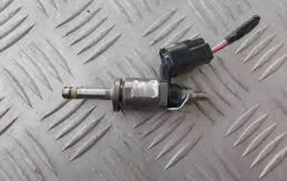Mazda CX-3 Fuel injector PE0113250C