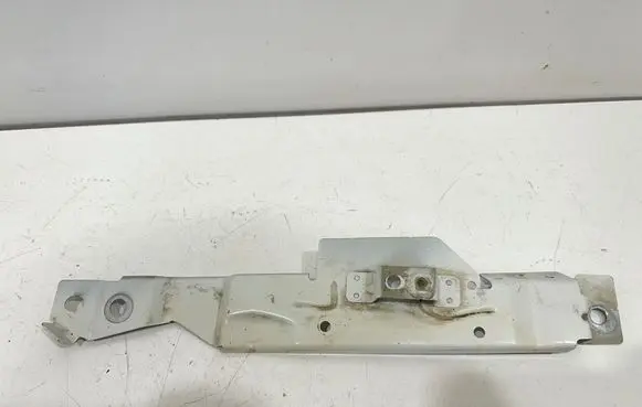 Volvo S90, V90 Fender mounting bracket