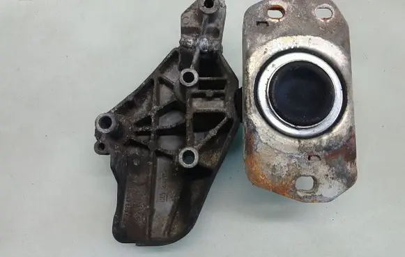Renault Trafic II (X83) Engine mount bracket