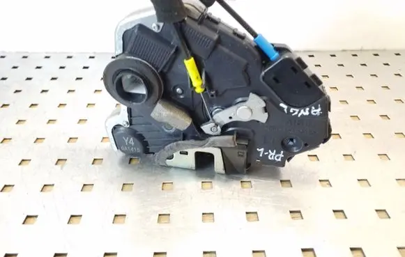 Toyota Land Cruiser (J120) Front door lock
