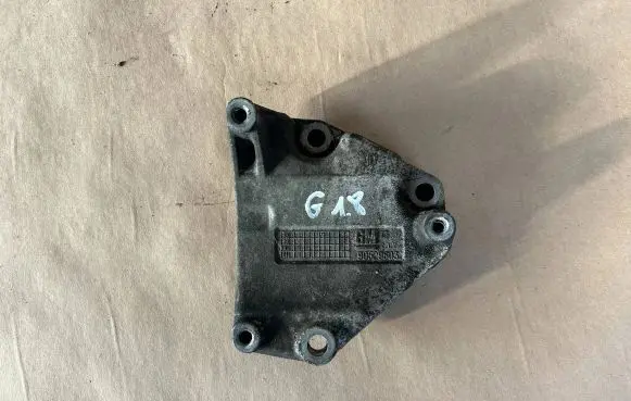 Opel Astra G Engine mounting bracket 90529603
