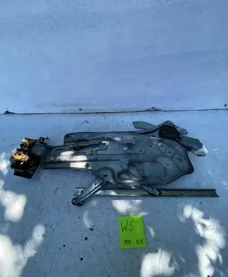 Renault Laguna I Front door window regulator with motor 