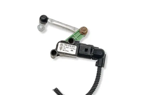 Volkswagen Touareg II Rear air suspension level height sensor 7P0616571 15160101031