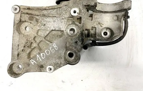Opel Insignia A Engine mounting bracket 55562663