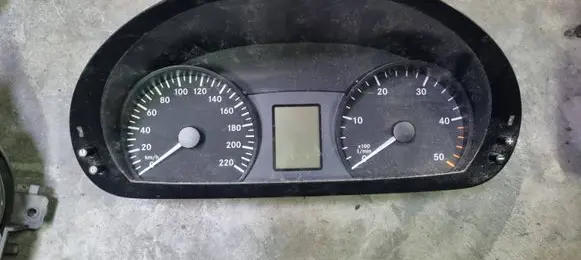Mercedes-Benz Vito Viano W639 Speedometer (instrument cluster) A6399006000 112450063 2189450