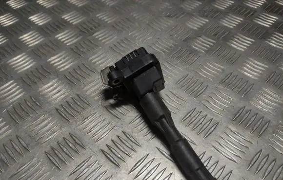 BMW 5 E39 High voltage ignition coil 1703227 0221504004