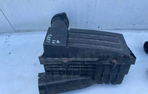 Audi A3 S3 8P Air filter box cover 1K0129607A 1K0129601BC