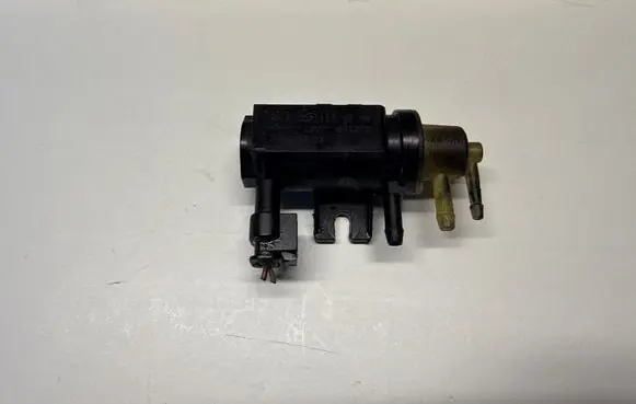 Mercedes-Benz E W212 Turbo solenoid valve A0071531428 09T272 70078203