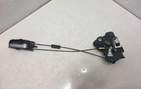 Suzuki Grand Vitara II Front door lock A046693