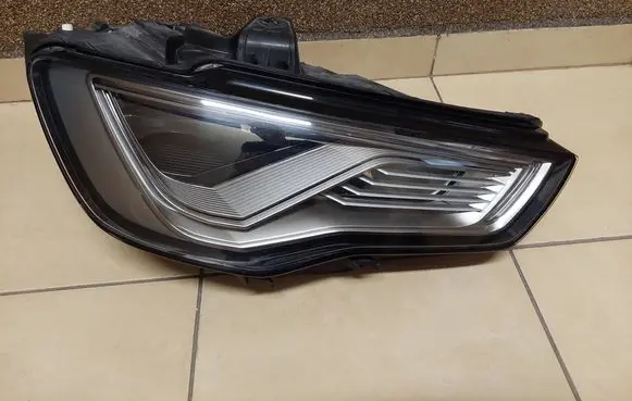Audi A3 S3 8V Headlight/headlamp 8V0941034