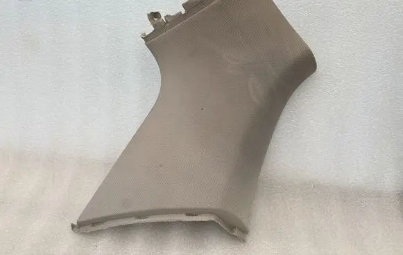 (D)pillar trim (top)
