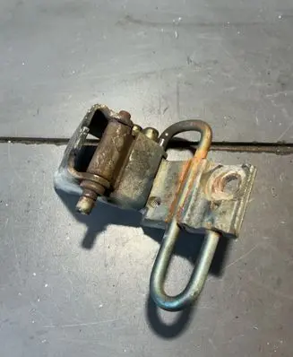 Volkswagen PASSAT B5.5 Front door lower hinge 4B0831411B