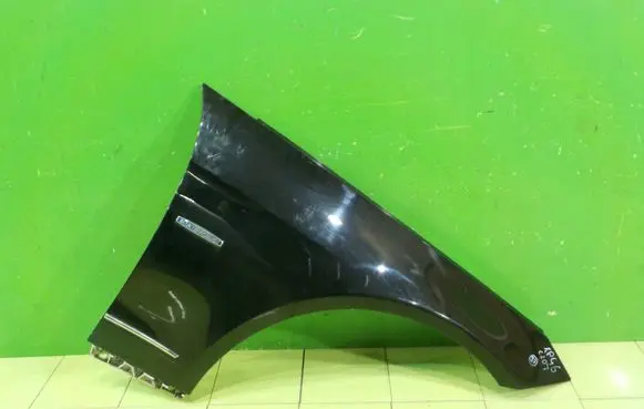 Mercedes-Benz E C207 W207 Fender PRZOD PRAWY