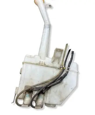 Nissan X-Trail T30 Windshield washer fluid reservoir/tank 