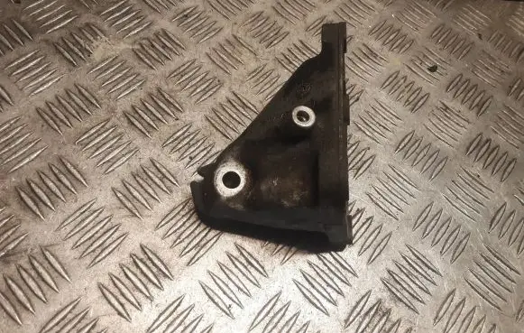 Mercedes-Benz SLK R170 Engine mounting bracket 1112231104 A1112231104