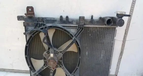 Nissan Almera Radiator cooling fan shroud