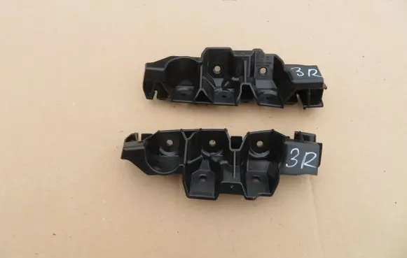 Dacia Sandero III Front bumper mounting bracket 622231198R