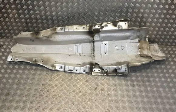 Audi RS Q3 Engine splash shield/under tray