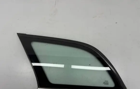 Toyota Avensis T250 Rear side window 43R00048
