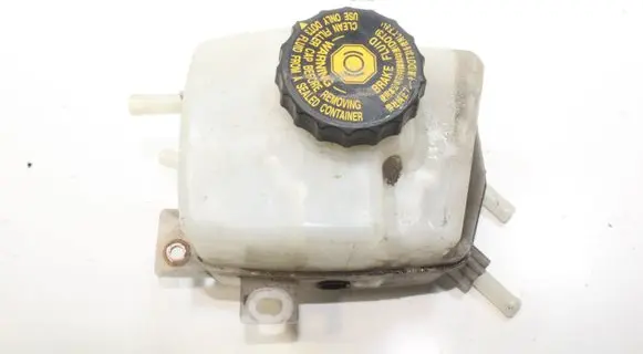Lexus RX 450H Brake fluid reservoir 