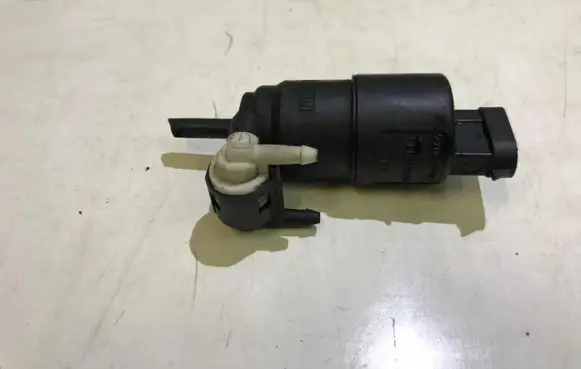 Renault Megane I Windscreen/windshield washer pump 7700821782