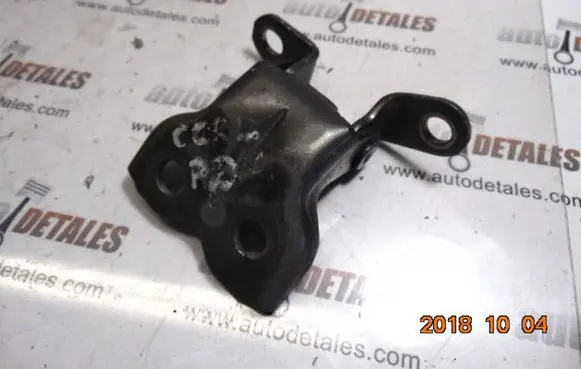 Toyota Corolla E120 E130 Front door upper hinge