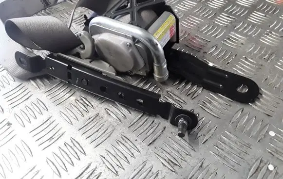 Nissan X-Trail T30 Front seatbelt C9ST077