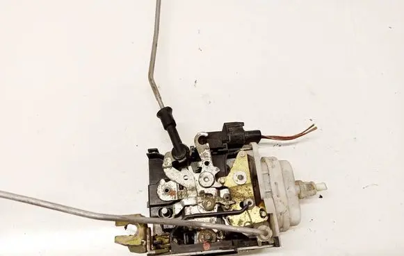 Audi A4 S4 B5 8D Front door lock 8d1837016f