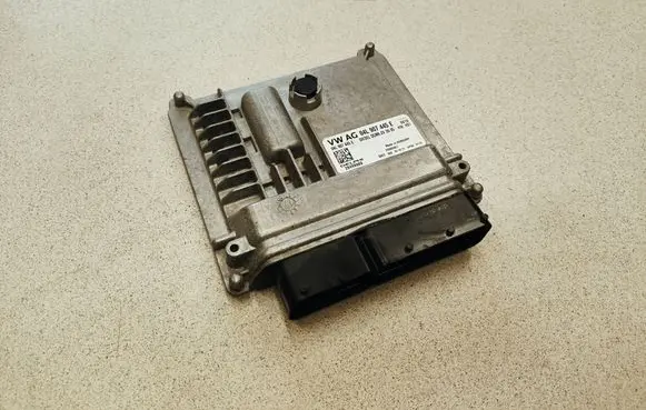 Seat Leon (5F) Engine control unit/module 04L907445E 28499989