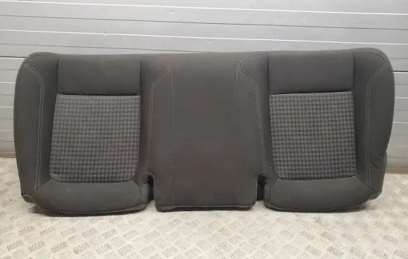 Dodge Challenger Rear seat 