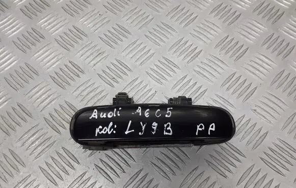 Audi A6 S6 C5 4B Front door exterior handle/bracket 