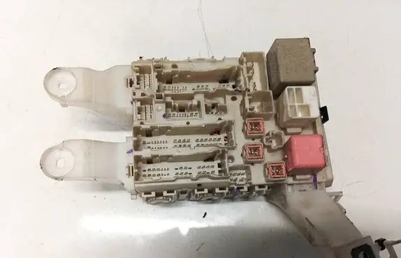 Toyota Auris 150 Fuse box set 8273002140A 08027E26