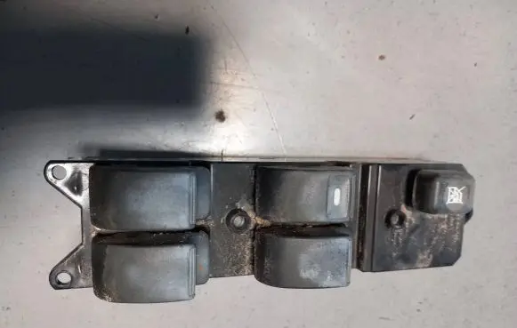 Mitsubishi Lancer Electric window control switch 8608A098
