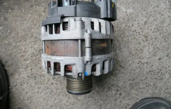 Renault Megane IV Generator/alternator 231004402