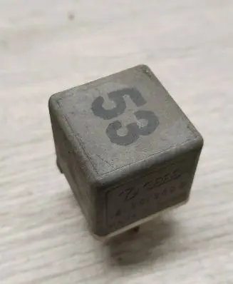 Volkswagen PASSAT B5 Other relay 141951253B