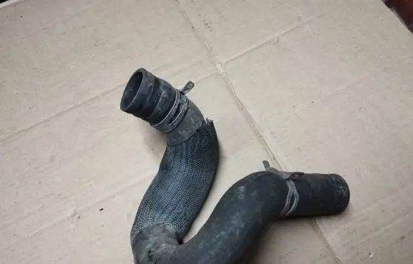 Chrysler Pacifica Engine coolant pipe/hose