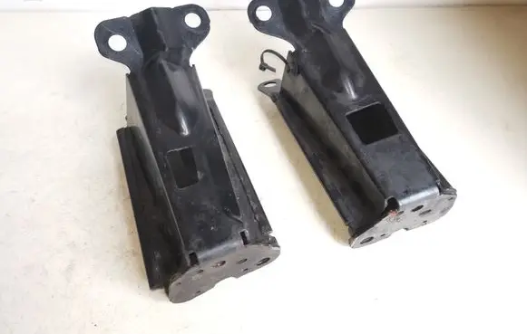 Radiator mount bracket