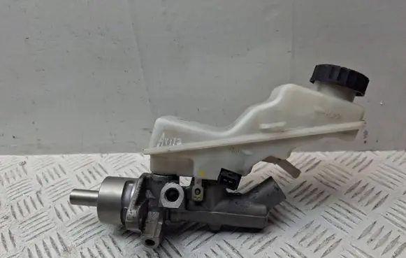 Toyota Avensis T250 Master brake cylinder 4720105111 4720105112 0204251172