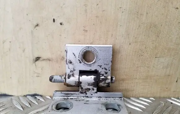 Volvo XC90 Front door lower hinge 