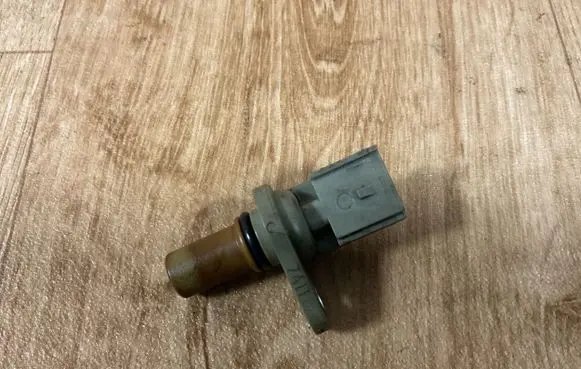 Ford Mondeo Mk III Camshaft position sensor 6C1112K073