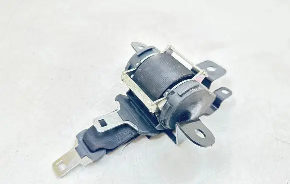 Middle seatbelt (rear)