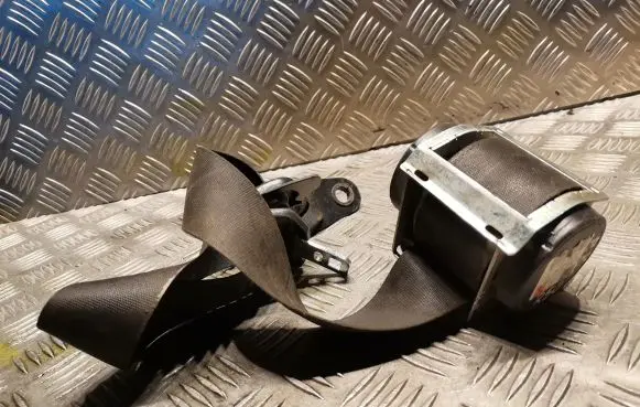 Mini One - Cooper R50 - 53 Front seatbelt 7118129