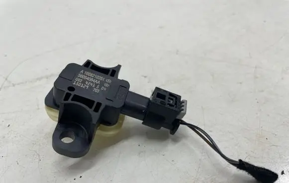 Mercedes-Benz CLA C117 X117 W117 Airbag deployment crash/impact sensor A1668210351