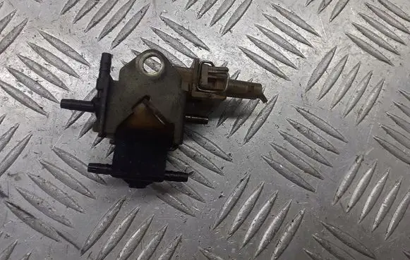 Mercedes-Benz E W210 Valve vacuum 52793101