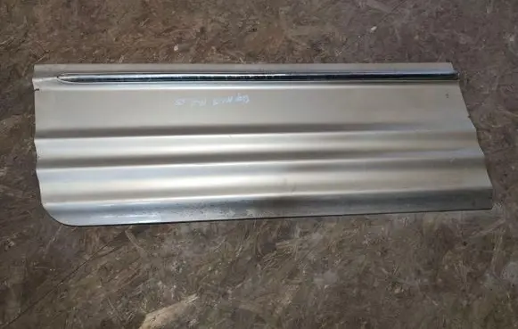 Rear door trim (molding)