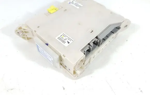 Lexus GS 300 350 430 450H Fuse module 82730-30631