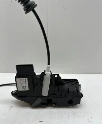 Volvo XC60 Front door lock 31440997 C57581104