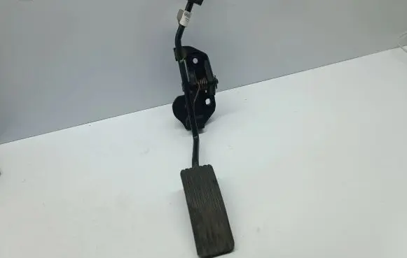 Hyundai i20 (PB PBT) Accelerator throttle pedal 327201J100