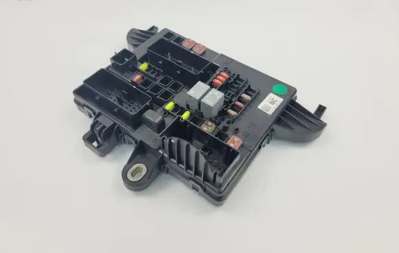 Opel Insignia A Fuse module 13277319